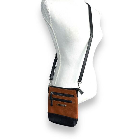 Stone Mountain USA Pebbled Leather Crossbody - Picture 3 of 6